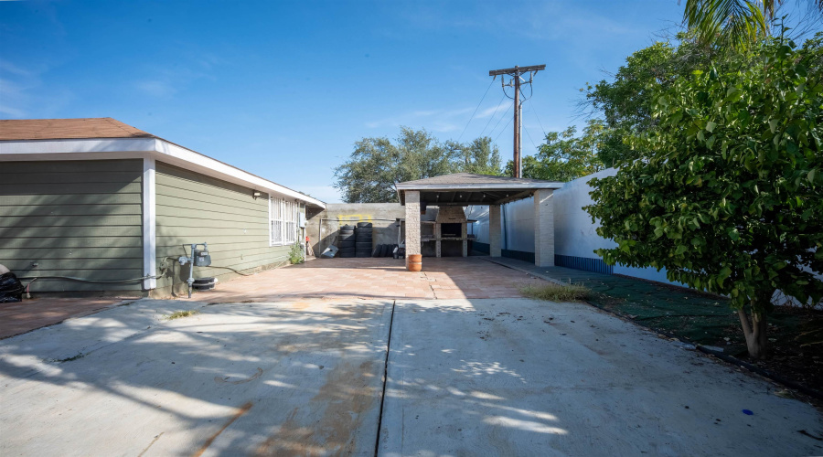 1221 Eisenhower Dr, Laredo, Texas 78046-5901, 3 Bedrooms Bedrooms, 6 Rooms Rooms,3 BathroomsBathrooms,Residential,For Sale,1221 Eisenhower Dr,20264021