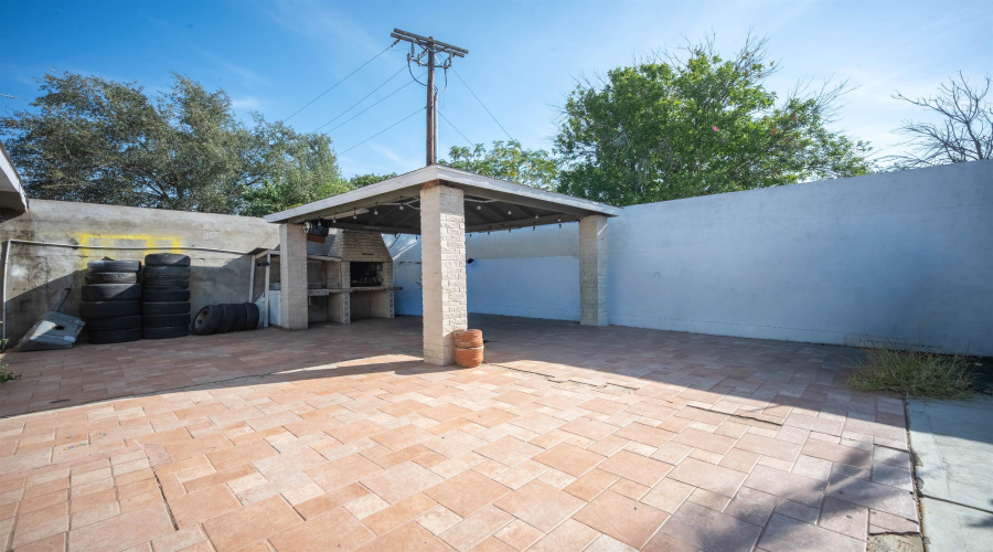 1221 Eisenhower Dr, Laredo, Texas 78046-5901, 3 Bedrooms Bedrooms, 6 Rooms Rooms,3 BathroomsBathrooms,Residential,For Sale,1221 Eisenhower Dr,20264021