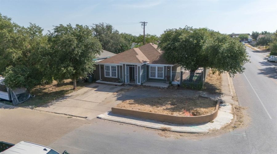 1221 Eisenhower Dr, Laredo, Texas 78046-5901, 3 Bedrooms Bedrooms, 6 Rooms Rooms,3 BathroomsBathrooms,Residential,For Sale,1221 Eisenhower Dr,20264021