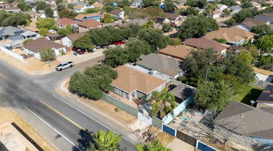 1221 Eisenhower Dr, Laredo, Texas 78046-5901, 3 Bedrooms Bedrooms, 6 Rooms Rooms,3 BathroomsBathrooms,Residential,For Sale,1221 Eisenhower Dr,20264021