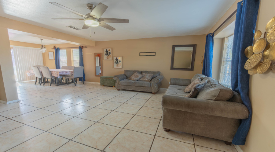 1221 Eisenhower Dr, Laredo, Texas 78046-5901, 3 Bedrooms Bedrooms, 6 Rooms Rooms,3 BathroomsBathrooms,Residential,For Sale,1221 Eisenhower Dr,20264021