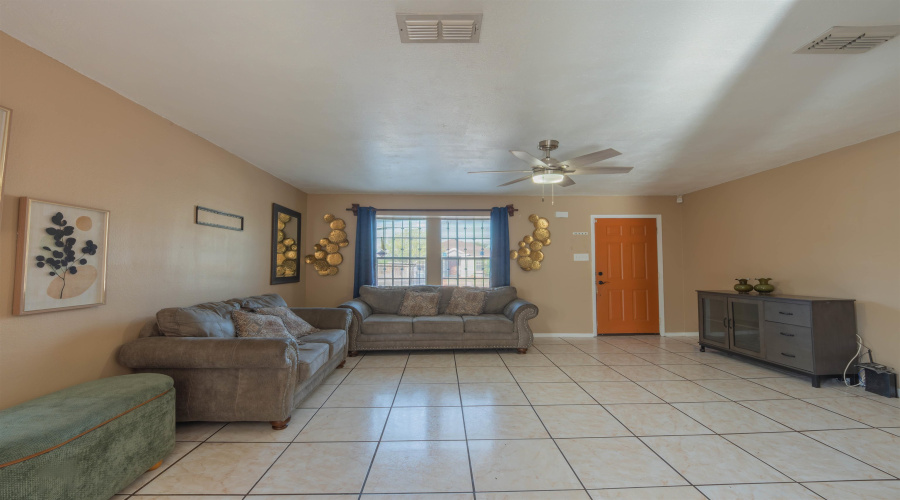1221 Eisenhower Dr, Laredo, Texas 78046-5901, 3 Bedrooms Bedrooms, 6 Rooms Rooms,3 BathroomsBathrooms,Residential,For Sale,1221 Eisenhower Dr,20264021