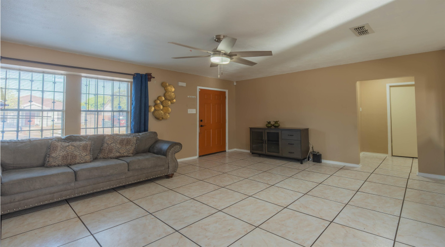 1221 Eisenhower Dr, Laredo, Texas 78046-5901, 3 Bedrooms Bedrooms, 6 Rooms Rooms,3 BathroomsBathrooms,Residential,For Sale,1221 Eisenhower Dr,20264021