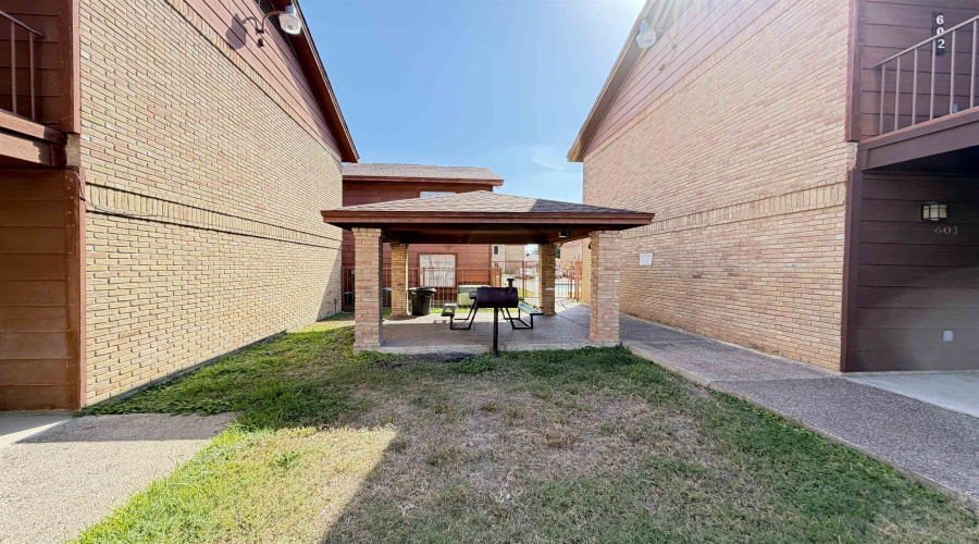 1751 Tiara Trl, Laredo, Texas 78045, 2 Bedrooms Bedrooms, 5 Rooms Rooms,2 BathroomsBathrooms,Residential,For Sale,1751 Tiara Trl,20264024