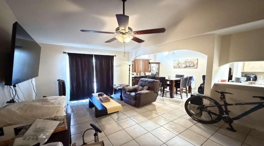 1751 Tiara Trl, Laredo, Texas 78045, 2 Bedrooms Bedrooms, 5 Rooms Rooms,2 BathroomsBathrooms,Residential,For Sale,1751 Tiara Trl,20264024