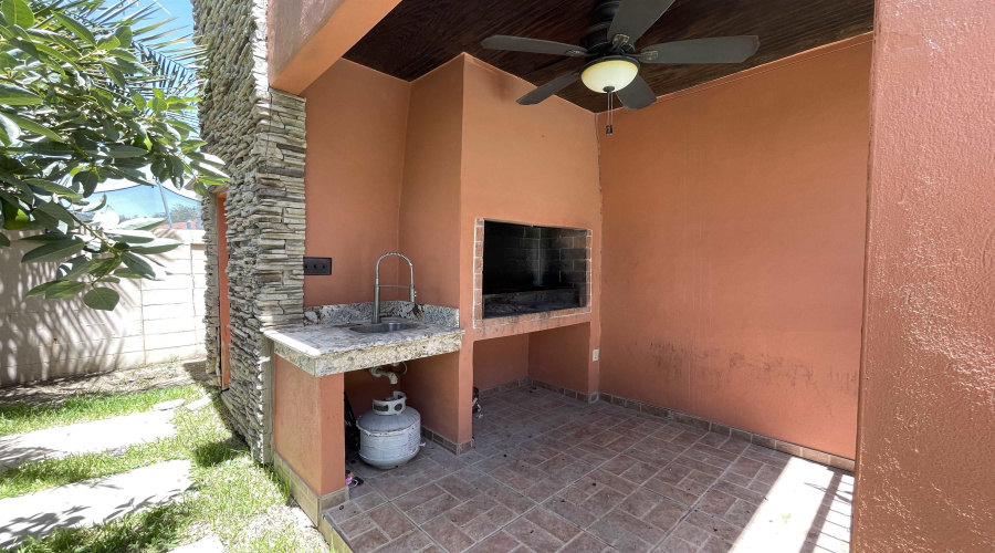232 Middleston Dr, Laredo, Texas 78045, 3 Bedrooms Bedrooms, 6 Rooms Rooms,3 BathroomsBathrooms,Residential,For Rent,232 Middleston Dr,20264027