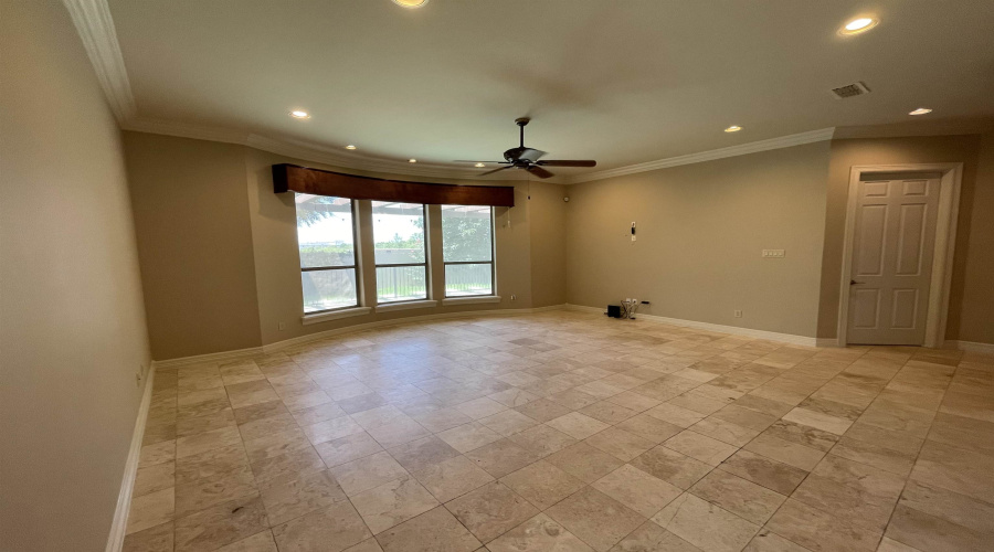 232 Middleston Dr, Laredo, Texas 78045, 3 Bedrooms Bedrooms, 6 Rooms Rooms,3 BathroomsBathrooms,Residential,For Rent,232 Middleston Dr,20264027