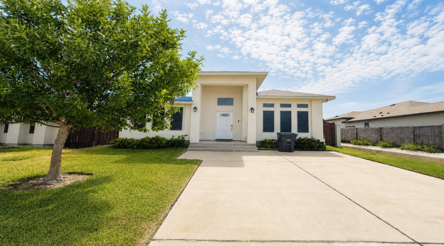 3715 Jose C Santos Dr, LAREDO, Texas 78046, 3 Bedrooms Bedrooms, 5 Rooms Rooms,2 BathroomsBathrooms,Residential,For Sale,3715 Jose C Santos Dr,20264029