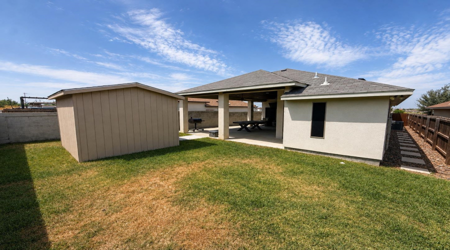 3715 Jose C Santos Dr, LAREDO, Texas 78046, 3 Bedrooms Bedrooms, 5 Rooms Rooms,2 BathroomsBathrooms,Residential,For Sale,3715 Jose C Santos Dr,20264029