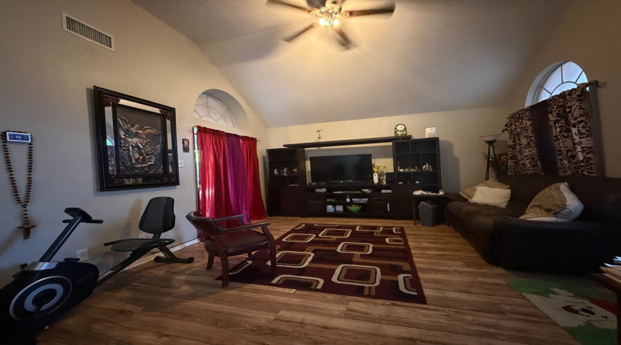 9638 Mallard Lp, Laredo, Texas 78045, 3 Bedrooms Bedrooms, 4 Rooms Rooms,2 BathroomsBathrooms,Residential,For Sale,9638 Mallard Lp,20264031
