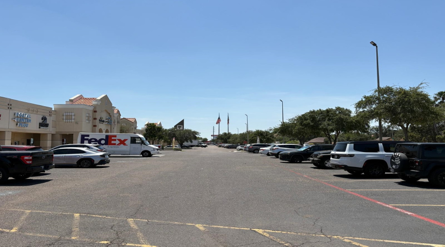 7917 McPherson Rd, LAREDO, Texas 78041-3576, 11 Rooms Rooms,2 BathroomsBathrooms,Commercial retail/office,For Sale,7917 McPherson Rd,20264033