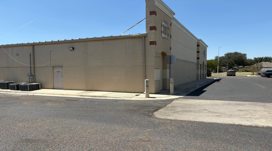 7917 McPherson Rd, LAREDO, Texas 78041-3576, 11 Rooms Rooms,2 BathroomsBathrooms,Commercial retail/office,For Sale,7917 McPherson Rd,20264033
