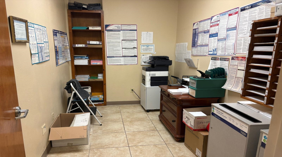 7917 McPherson Rd, LAREDO, Texas 78041-3576, 11 Rooms Rooms,2 BathroomsBathrooms,Commercial retail/office,For Sale,7917 McPherson Rd,20264033