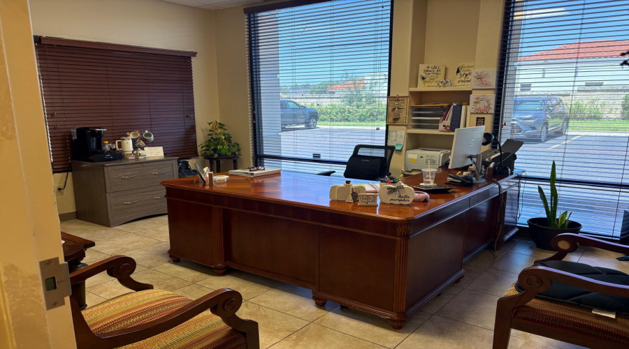 7917 McPherson Rd, LAREDO, Texas 78041-3576, 11 Rooms Rooms,2 BathroomsBathrooms,Commercial retail/office,For Sale,7917 McPherson Rd,20264033