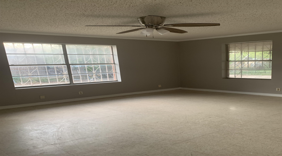 3413 Pine St, Laredo, Texas 78046, 3 Bedrooms Bedrooms, 5 Rooms Rooms,2 BathroomsBathrooms,Residential,For Rent,3413 Pine St,20264036