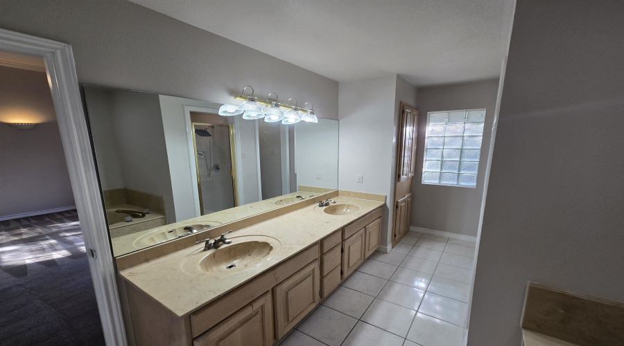 8802 Crossview Lp, Laredo, Texas 78045, 4 Bedrooms Bedrooms, 6 Rooms Rooms,3 BathroomsBathrooms,Residential,For Rent,8802 Crossview Lp,20264037