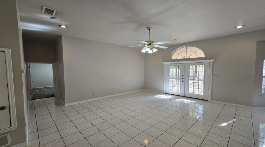 8802 Crossview Lp, Laredo, Texas 78045, 4 Bedrooms Bedrooms, 6 Rooms Rooms,3 BathroomsBathrooms,Residential,For Rent,8802 Crossview Lp,20264037