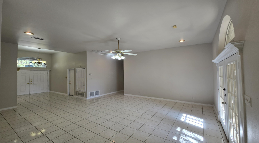 8802 Crossview Lp, Laredo, Texas 78045, 4 Bedrooms Bedrooms, 6 Rooms Rooms,3 BathroomsBathrooms,Residential,For Rent,8802 Crossview Lp,20264037