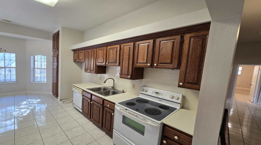 8802 Crossview Lp, Laredo, Texas 78045, 4 Bedrooms Bedrooms, 6 Rooms Rooms,3 BathroomsBathrooms,Residential,For Rent,8802 Crossview Lp,20264037