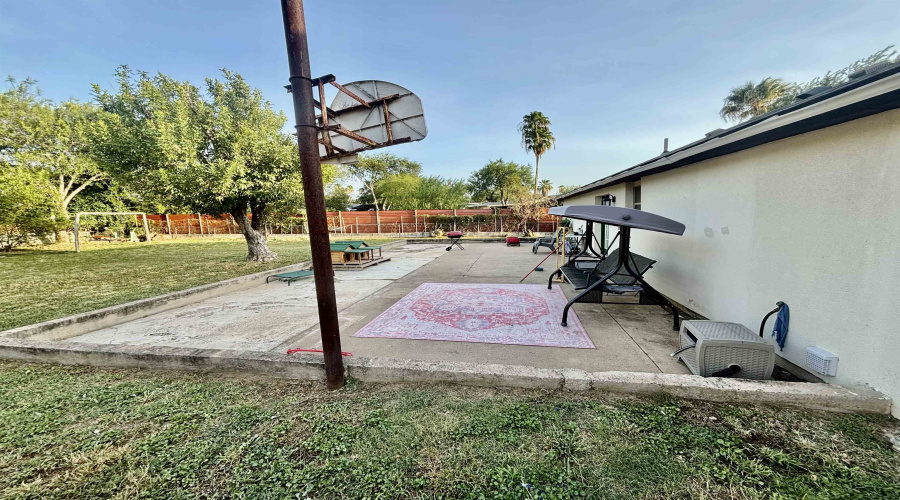 11 Bedford Dr, Laredo, Texas 78045, 3 Bedrooms Bedrooms, 5 Rooms Rooms,2 BathroomsBathrooms,Residential,For Sale,11 Bedford Dr,20263479