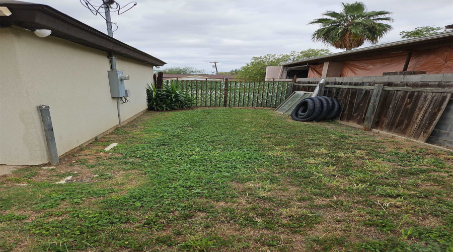 11 Bedford Dr, Laredo, Texas 78045, 3 Bedrooms Bedrooms, 5 Rooms Rooms,2 BathroomsBathrooms,Residential,For Sale,11 Bedford Dr,20263479