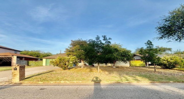 11 Bedford Dr, Laredo, Texas 78045, 3 Bedrooms Bedrooms, 5 Rooms Rooms,2 BathroomsBathrooms,Residential,For Sale,11 Bedford Dr,20263479