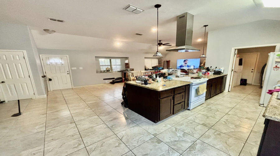 11 Bedford Dr, Laredo, Texas 78045, 3 Bedrooms Bedrooms, 5 Rooms Rooms,2 BathroomsBathrooms,Residential,For Sale,11 Bedford Dr,20263479