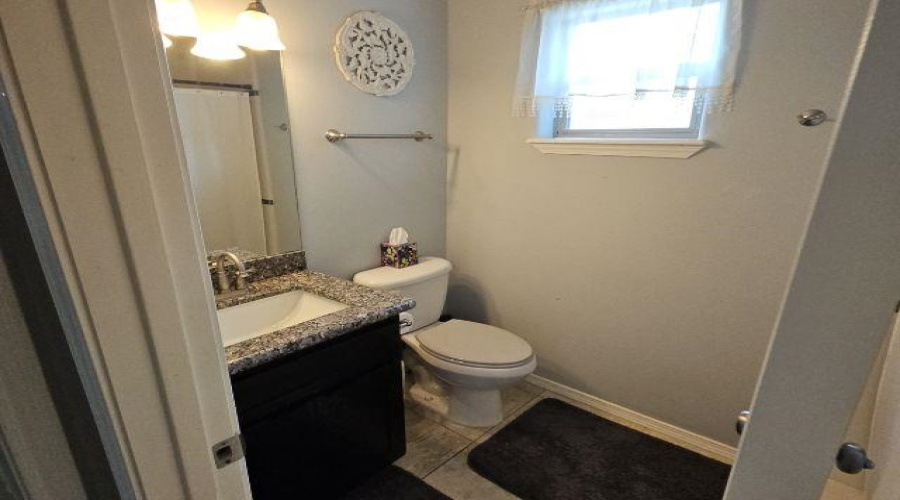 11 Bedford Dr, Laredo, Texas 78045, 3 Bedrooms Bedrooms, 5 Rooms Rooms,2 BathroomsBathrooms,Residential,For Sale,11 Bedford Dr,20263479