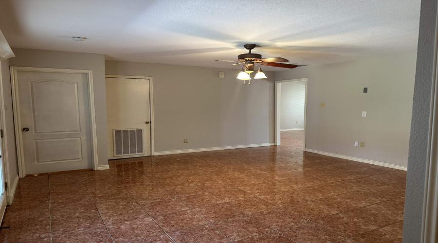 9019 Siller Lp, Laredo, Texas 78045, 3 Bedrooms Bedrooms, 7 Rooms Rooms,2 BathroomsBathrooms,Residential,For Rent,9019 Siller Lp,20264038