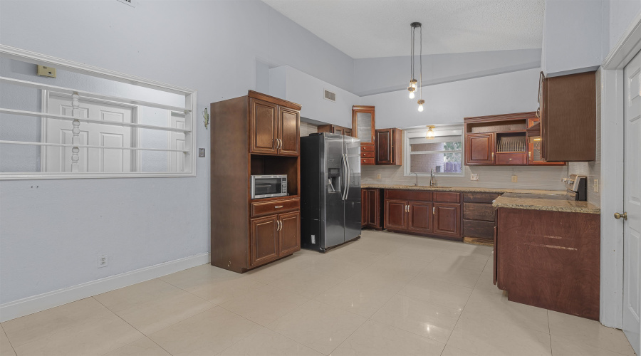 5802 Gale Ct, Laredo, Texas 78041, 3 Bedrooms Bedrooms, 6 Rooms Rooms,3 BathroomsBathrooms,Residential,For Sale,5802 Gale Ct,20264039