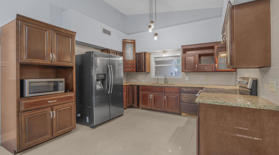5802 Gale Ct, Laredo, Texas 78041, 3 Bedrooms Bedrooms, 6 Rooms Rooms,3 BathroomsBathrooms,Residential,For Sale,5802 Gale Ct,20264039