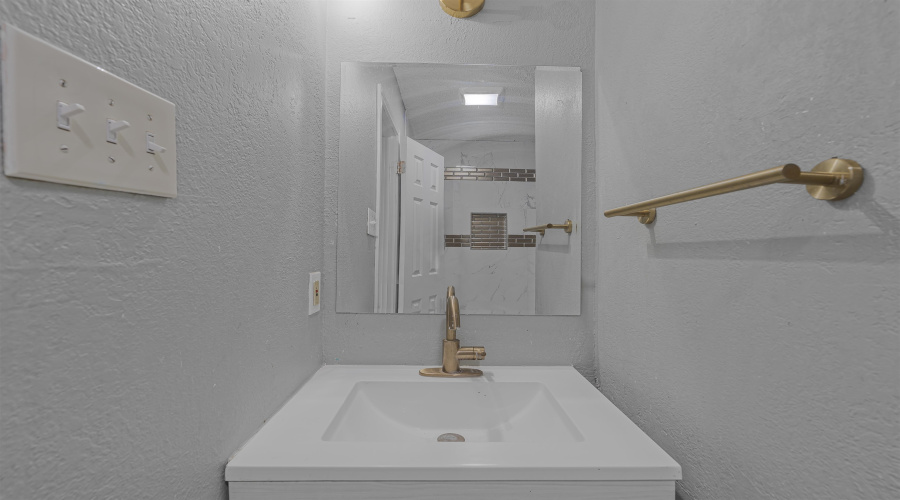 5802 Gale Ct, Laredo, Texas 78041, 3 Bedrooms Bedrooms, 6 Rooms Rooms,3 BathroomsBathrooms,Residential,For Sale,5802 Gale Ct,20264039