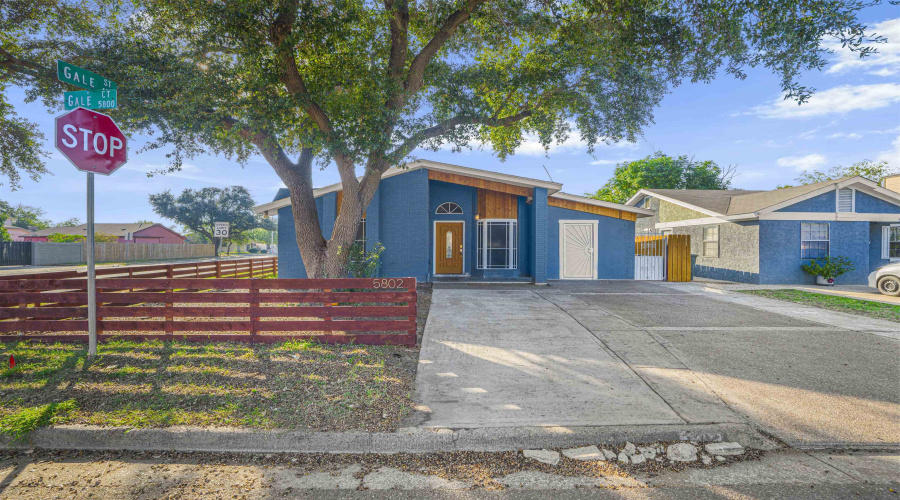 5802 Gale Ct, Laredo, Texas 78041, 3 Bedrooms Bedrooms, 6 Rooms Rooms,3 BathroomsBathrooms,Residential,For Sale,5802 Gale Ct,20264039