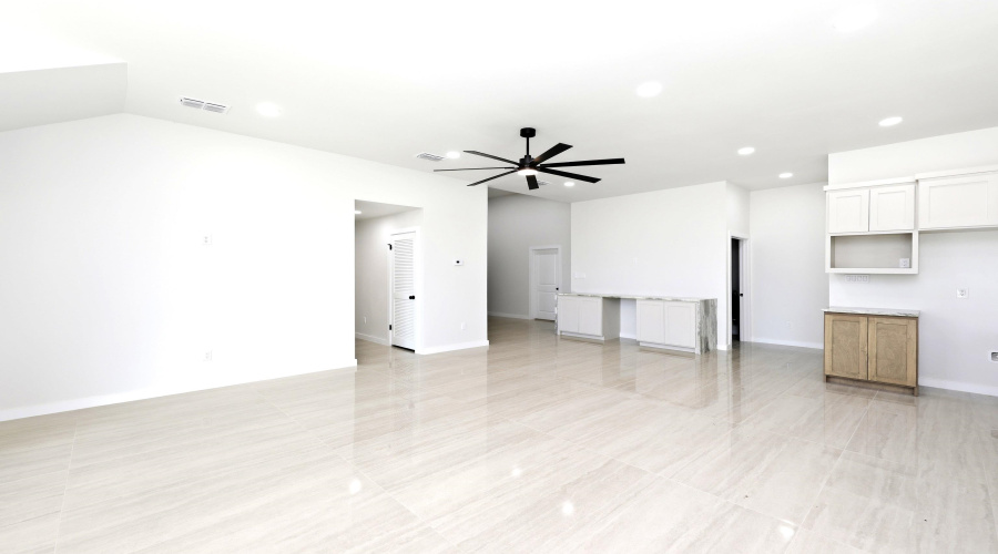 1622 Eagle Trace Dr, Laredo, Texas 78045, 4 Bedrooms Bedrooms, 5 Rooms Rooms,3 BathroomsBathrooms,Residential,For Rent,1622 Eagle Trace Dr,20264040
