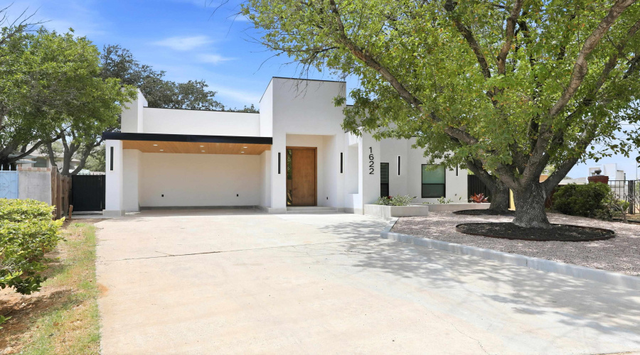 1622 Eagle Trace Dr, Laredo, Texas 78045, 4 Bedrooms Bedrooms, 5 Rooms Rooms,3 BathroomsBathrooms,Residential,For Rent,1622 Eagle Trace Dr,20264040