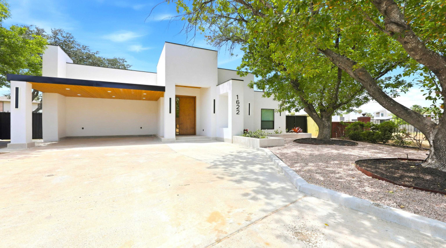 1622 Eagle Trace Dr, Laredo, Texas 78045, 4 Bedrooms Bedrooms, 5 Rooms Rooms,3 BathroomsBathrooms,Residential,For Rent,1622 Eagle Trace Dr,20264040