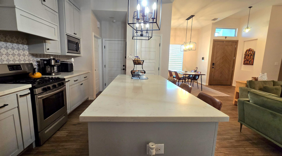 2413 Ken Kesey Dr., Laredo, Texas 78041, 4 Bedrooms Bedrooms, 5 Rooms Rooms,3 BathroomsBathrooms,Residential,For Sale,2413 Ken Kesey Dr.,20264041
