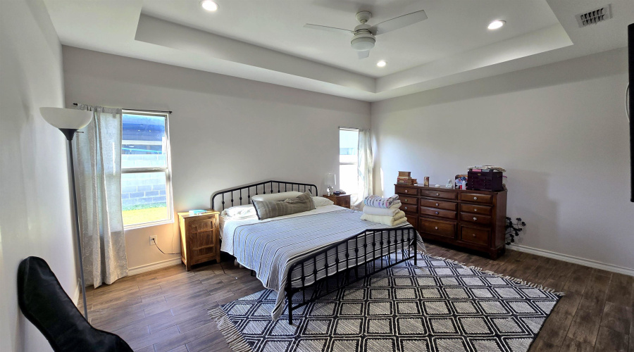 2413 Ken Kesey Dr., Laredo, Texas 78041, 4 Bedrooms Bedrooms, 5 Rooms Rooms,3 BathroomsBathrooms,Residential,For Sale,2413 Ken Kesey Dr.,20264041
