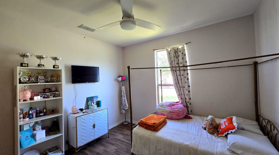 2413 Ken Kesey Dr., Laredo, Texas 78041, 4 Bedrooms Bedrooms, 5 Rooms Rooms,3 BathroomsBathrooms,Residential,For Sale,2413 Ken Kesey Dr.,20264041