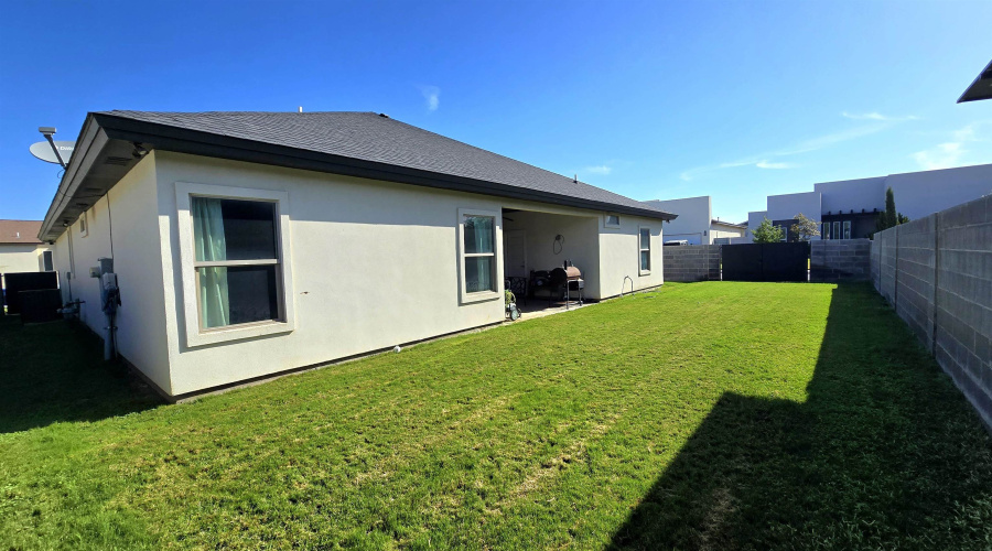 2413 Ken Kesey Dr., Laredo, Texas 78041, 4 Bedrooms Bedrooms, 5 Rooms Rooms,3 BathroomsBathrooms,Residential,For Sale,2413 Ken Kesey Dr.,20264041