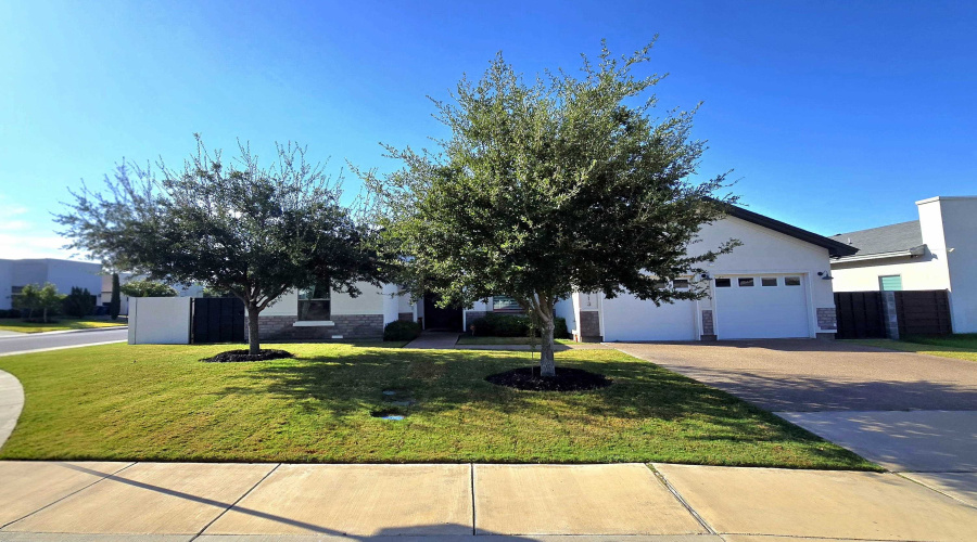 2413 Ken Kesey Dr., Laredo, Texas 78041, 4 Bedrooms Bedrooms, 5 Rooms Rooms,3 BathroomsBathrooms,Residential,For Sale,2413 Ken Kesey Dr.,20264041