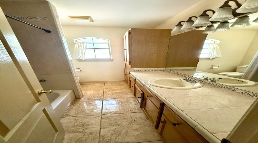 1822 Lemonwood Dr, Laredo, Texas 78045, 4 Bedrooms Bedrooms, 7 Rooms Rooms,2 BathroomsBathrooms,Residential,For Rent,1822 Lemonwood Dr,20264047