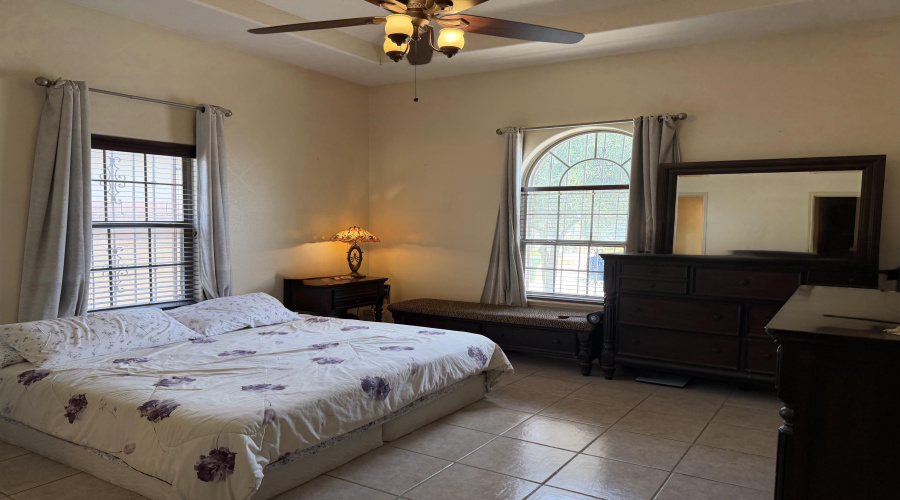 440 General Franco Dr, Laredo, Texas 78046, 3 Bedrooms Bedrooms, 8 Rooms Rooms,4 BathroomsBathrooms,Residential,For Sale,440 General Franco Dr,20264049