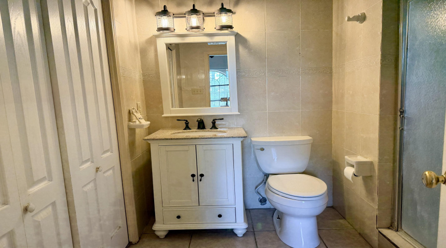 440 General Franco Dr, Laredo, Texas 78046, 3 Bedrooms Bedrooms, 8 Rooms Rooms,4 BathroomsBathrooms,Residential,For Sale,440 General Franco Dr,20264049