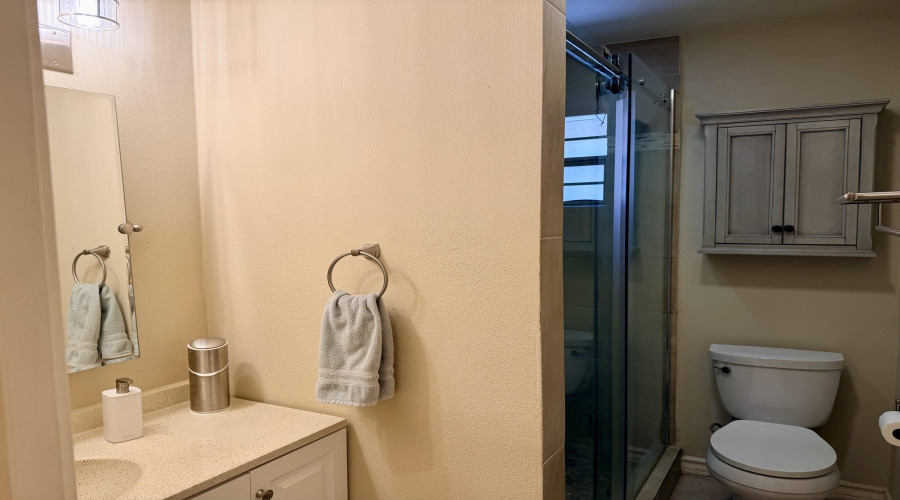440 General Franco Dr, Laredo, Texas 78046, 3 Bedrooms Bedrooms, 8 Rooms Rooms,4 BathroomsBathrooms,Residential,For Sale,440 General Franco Dr,20264049