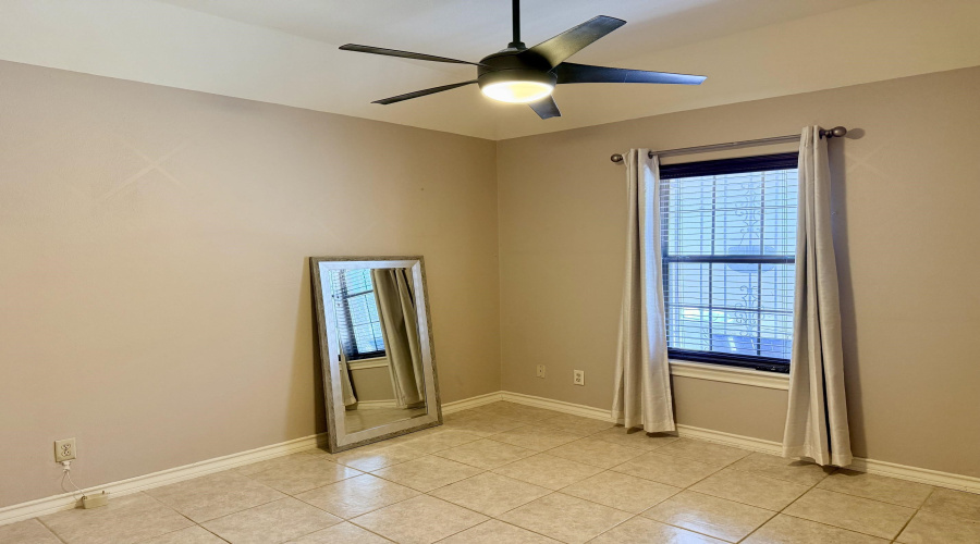 440 General Franco Dr, Laredo, Texas 78046, 3 Bedrooms Bedrooms, 8 Rooms Rooms,4 BathroomsBathrooms,Residential,For Sale,440 General Franco Dr,20264049
