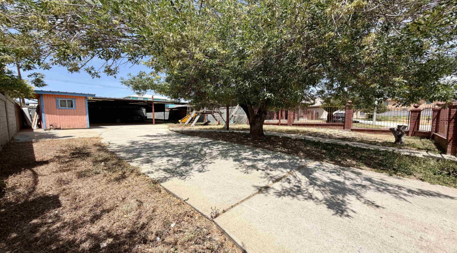 440 General Franco Dr, Laredo, Texas 78046, 3 Bedrooms Bedrooms, 8 Rooms Rooms,4 BathroomsBathrooms,Residential,For Sale,440 General Franco Dr,20264049