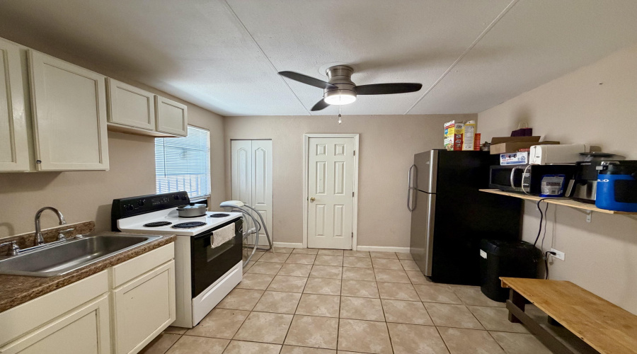 440 General Franco Dr, Laredo, Texas 78046, 3 Bedrooms Bedrooms, 8 Rooms Rooms,4 BathroomsBathrooms,Residential,For Sale,440 General Franco Dr,20264049