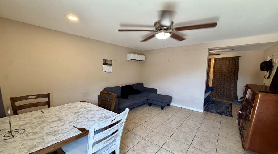 440 General Franco Dr, Laredo, Texas 78046, 3 Bedrooms Bedrooms, 8 Rooms Rooms,4 BathroomsBathrooms,Residential,For Sale,440 General Franco Dr,20264049