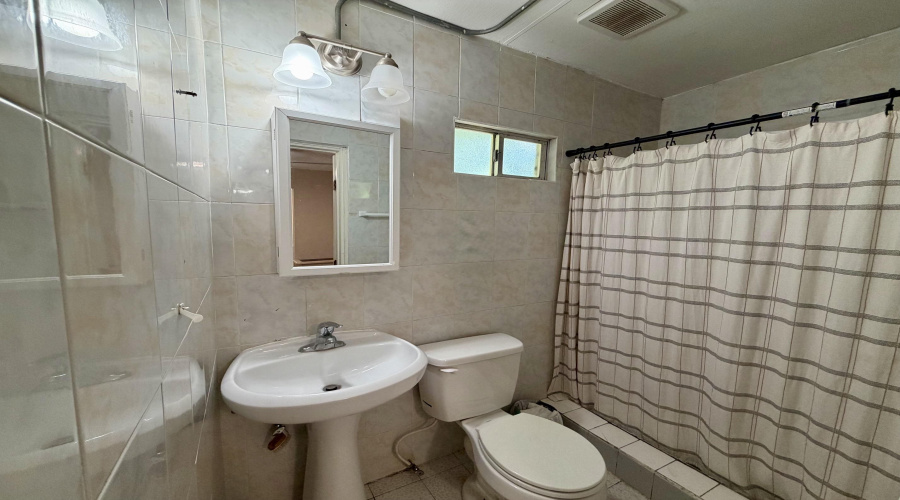 440 General Franco Dr, Laredo, Texas 78046, 3 Bedrooms Bedrooms, 8 Rooms Rooms,4 BathroomsBathrooms,Residential,For Sale,440 General Franco Dr,20264049